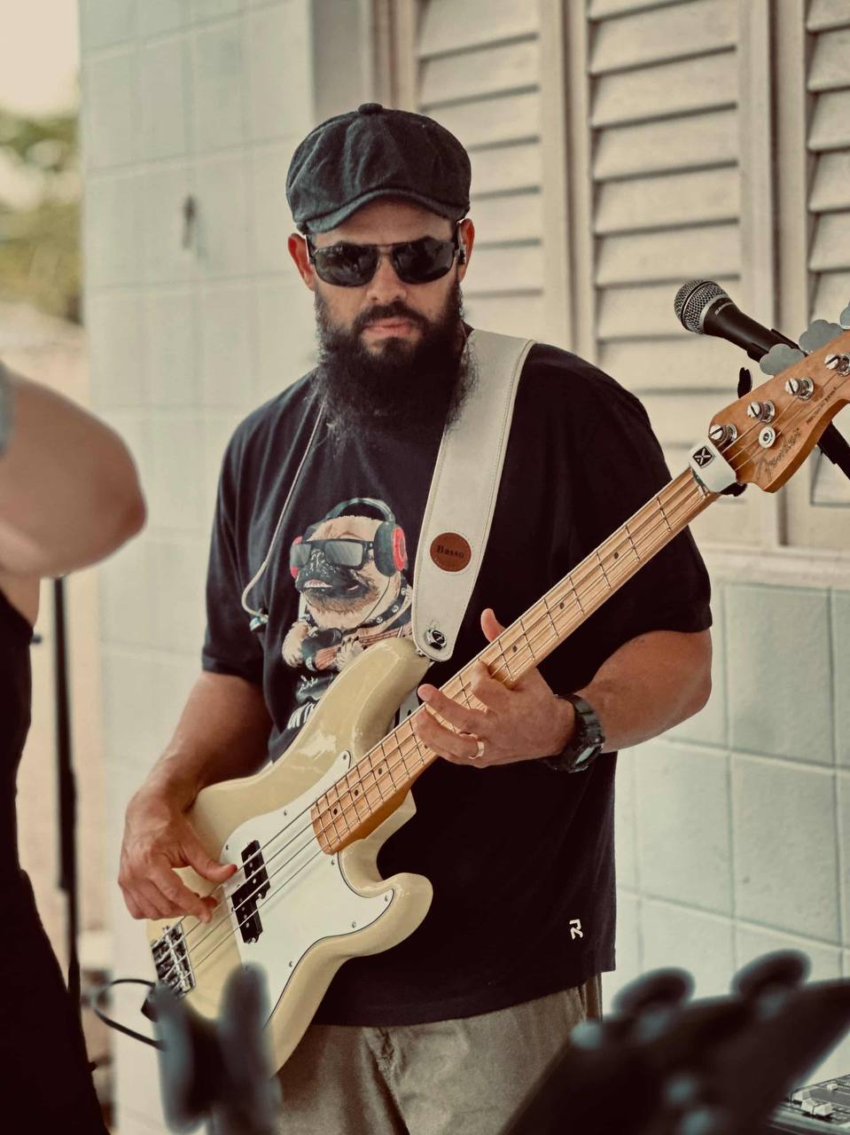 Reniê Barão - Baixo