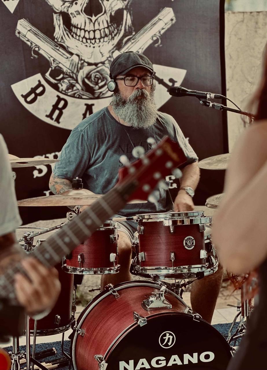 Victor Rocco - Bateria e vocais